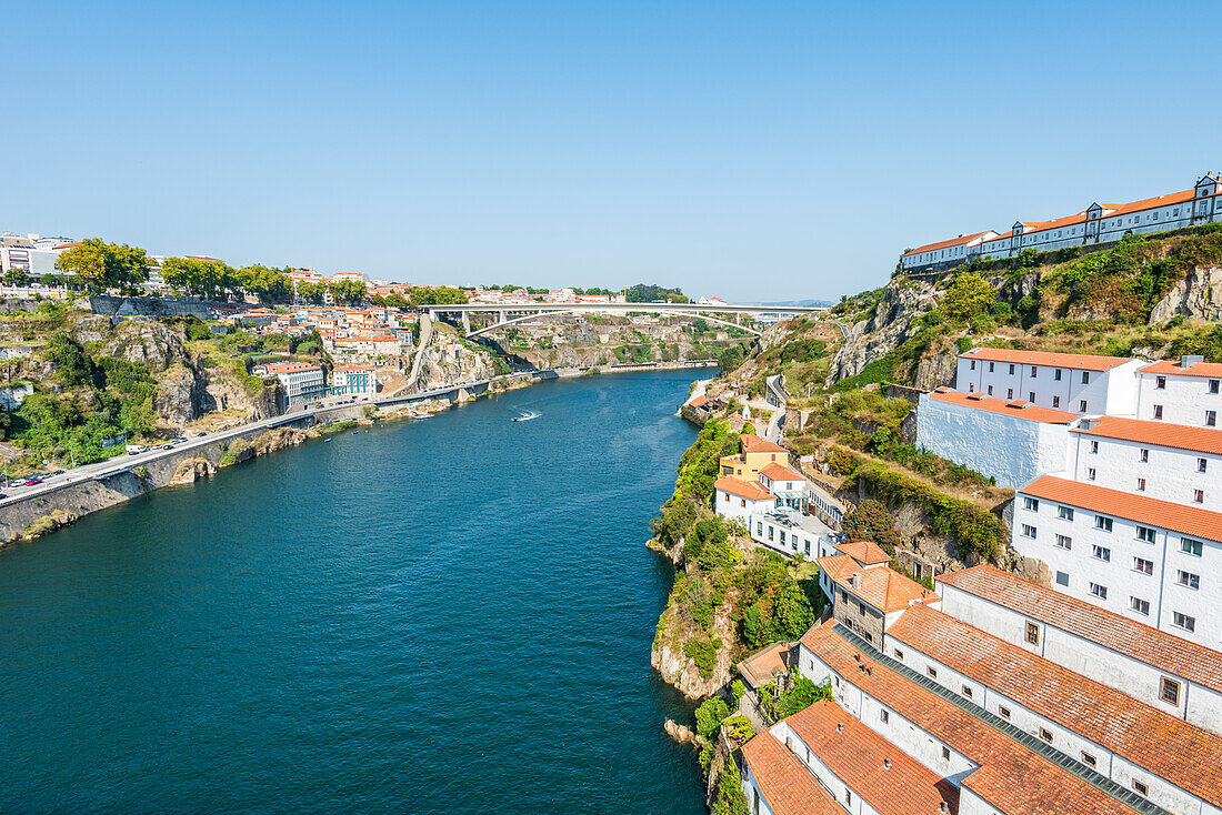 Drei Brücken über den Fluss Douro in Porto, Portugal