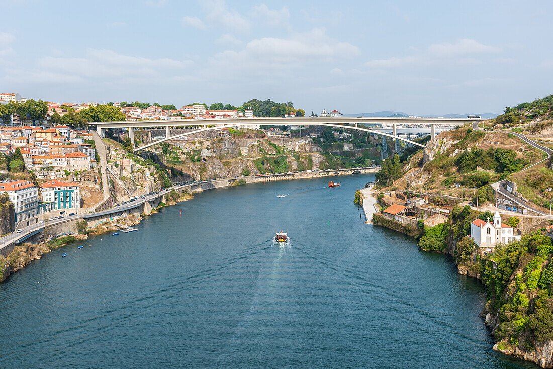 Drei Brücken über den Fluss Douro in Porto, Portugal