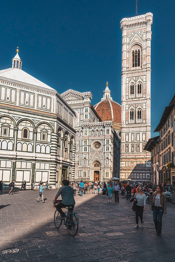 People at Piazza S. Giovanni, Square, Duomo, Cathedral of Santa Maria del Fiore with Giotto's Campanile, Baptistery, Piazza Giovanni, Florence, Tuscany, Italy, Europe