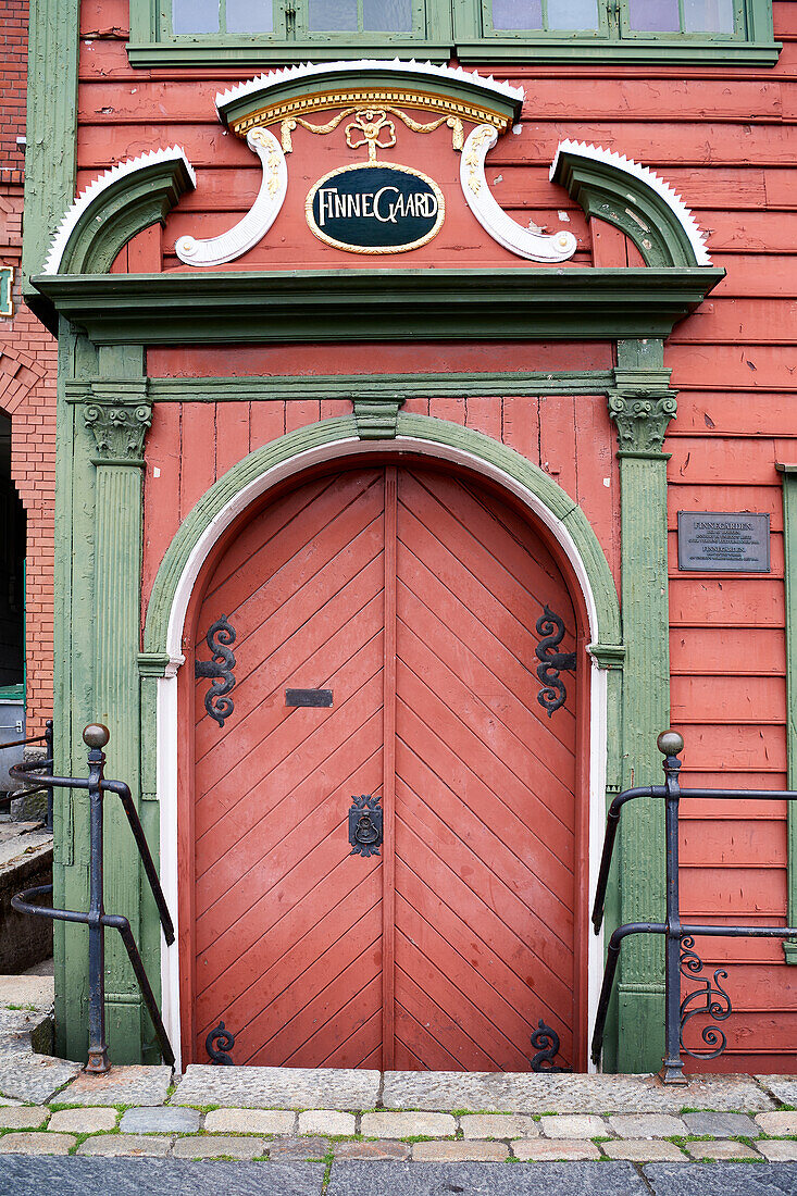 Finnegården ist das älteste und am besten erhaltene Haus auf Bryggen, Finnegården 1A, Bergen, Norwegen