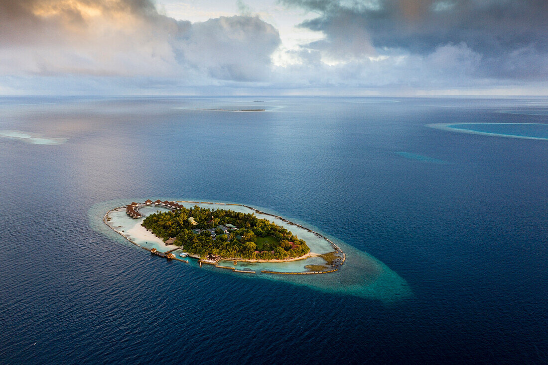 Resort island of Ellaidhoo, North Ari Atoll, Indian Ocean, Maldives