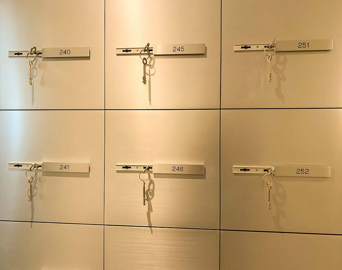 Banksicherheitsboxen mit Schlüssel in Lugano, Tessin in der Schweiz.