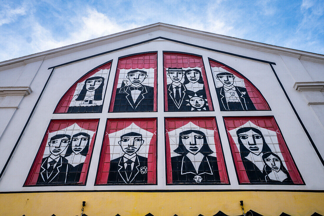 Wandmalerei in der LX Factory in Lissabon. Historischer Industriekomplex mit zahlreichen Kunst- und Designlaeden sowie einzigartigen Restaurants. Wandmalerei