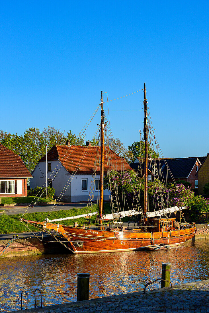 Old wooden ship in the harbour, Toenning, Eiderstedt peninsula, North Friesland, North Sea coast, Schleswig Holstein, Germany, Europe