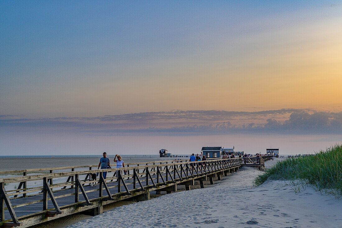 An der Seebrücke, St. Peter Ording, Nordfriesland, Nordseeküste, Schleswig Holstein, Deutschland, Europa