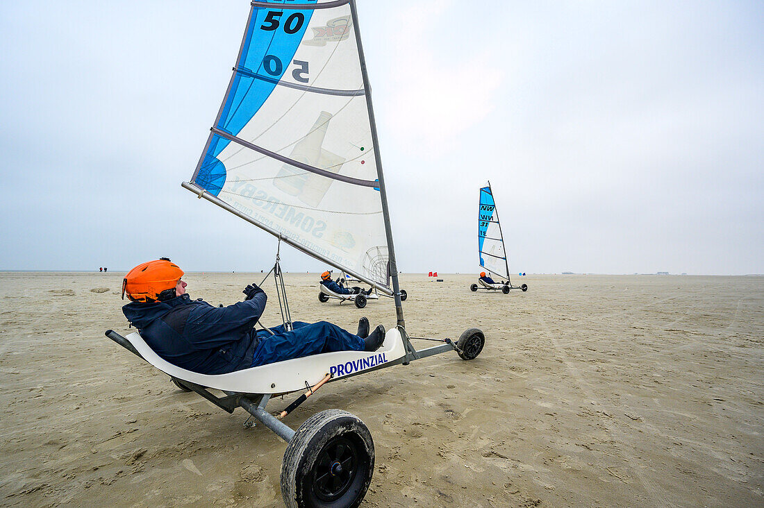 Strandsegler auf dem Strand von St. Peter Ording, Nordfriesland, Nordseeküste, Schleswig Holstein, Deutschland, Europa