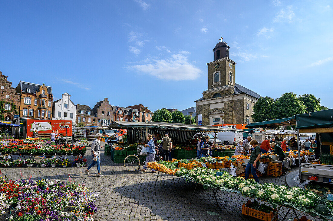 Market square, Husum, North Friesland, North Sea coast, Schleswig Holstein, Germany, Europe