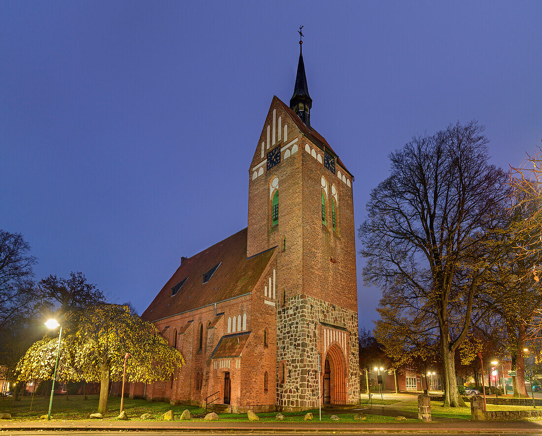 Illuminated Church of Bispingen, Bispingen, Lüneburg Heath, Heidschnuckenweg, Lower Saxony, Germany