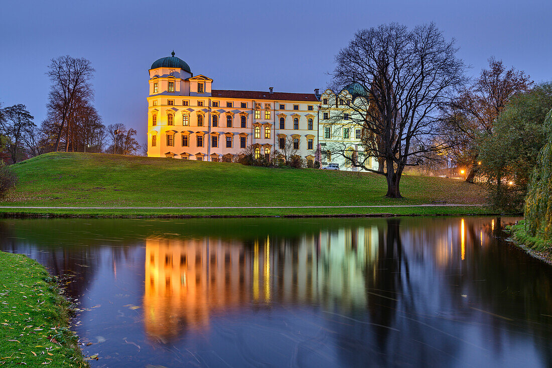 Illuminated Celle Castle reflected in lake, Celle, Heidschnuckenweg, Lower Saxony, Germany