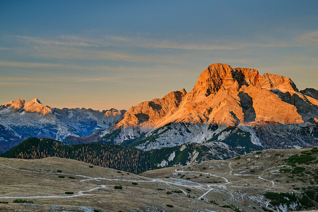 Tofanen und Hohe Gaisl im Alpenglühen, vom Strudelkopf, Dolomiten, UNESCO Weltnaturerbe Dolomiten, Südtirol, Italien