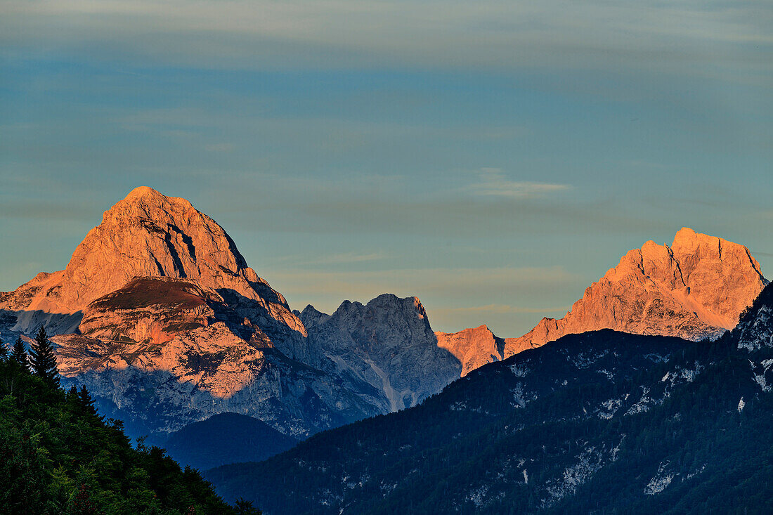 Alpenglühen an der Mangart-Gruppe, Passo Sella Nevea, Julische Alpen, Triglav Nationalpark, Slowenien
