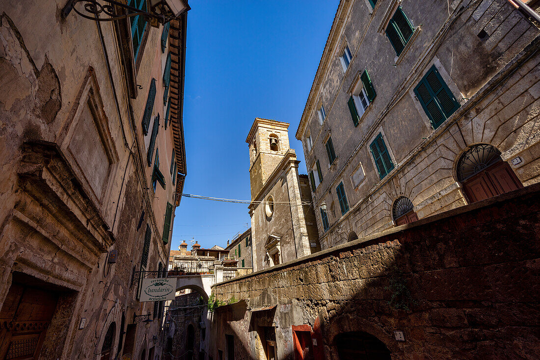 In den malerischen Gassen von Sorano, Provinz Grosseto, Toskana, Italien, Europa