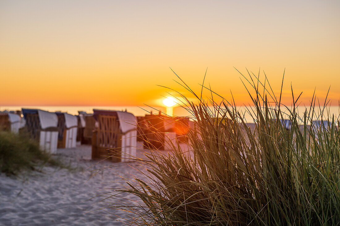 Sonnenuntergang in den Dünen von Heiligenhafen, Marina Resort, Ostsee, Ostholstein, Schleswig-Holstein, Deutschland