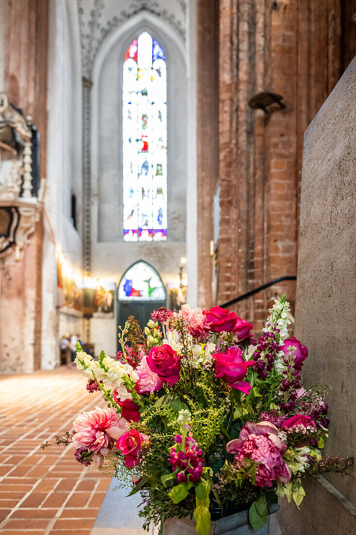 Flower decorations in the Marienkirche zu Luebeck, church, Luebeck, Schleswig-Holstein, Germany