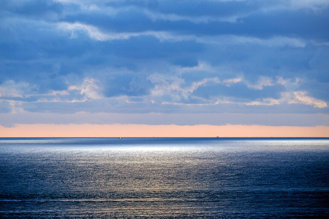 Morgenstimmung zur blauen Stunde in der Nordsee, Helgoland, Insel, Schleswig-Holstein, Deutschland