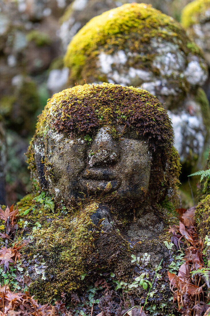 Rakan-Skulpturen im Arashiyama-Park, Kyoto, Japan, Asien