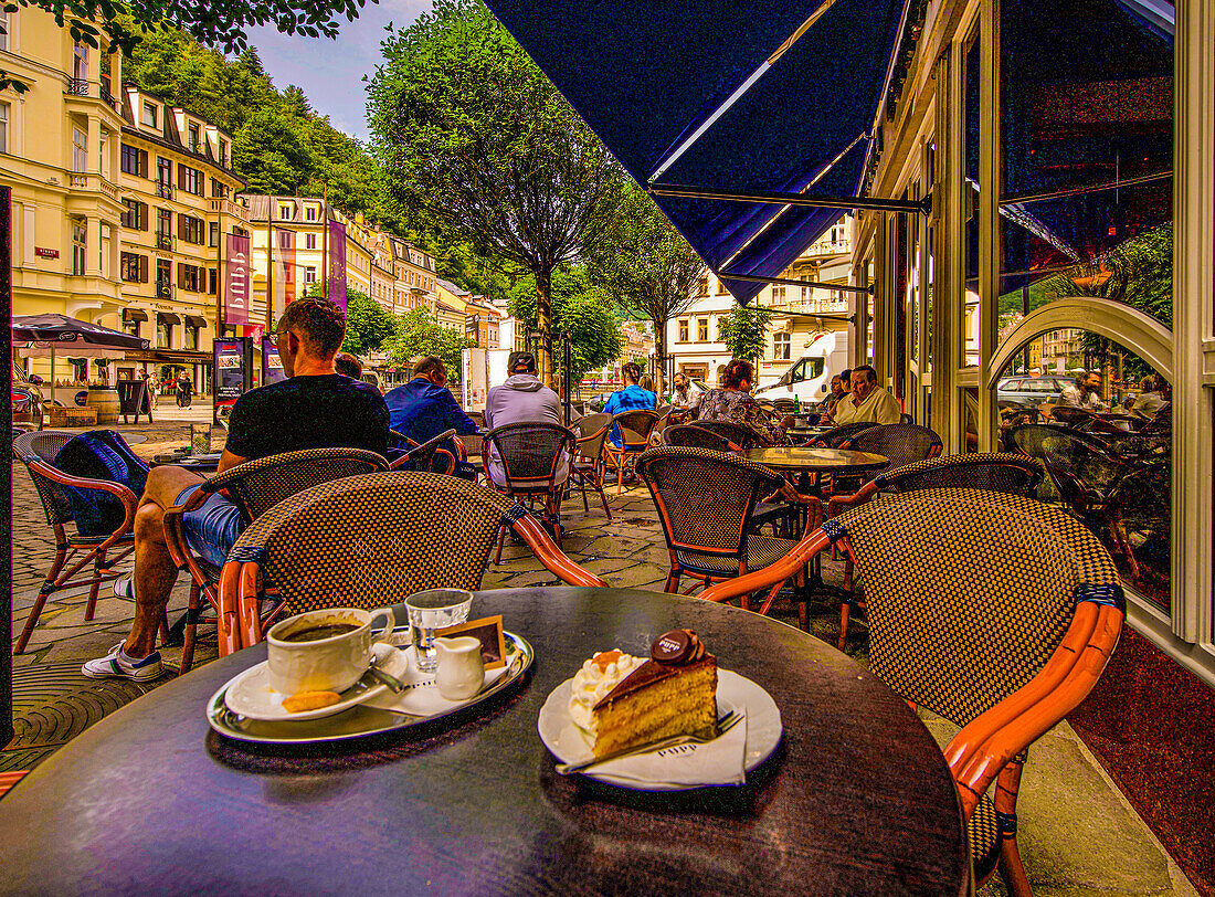 Terrasse des Grandhotels Pupp in Karlsbad (Karlovy Vary), Tschechische Republik