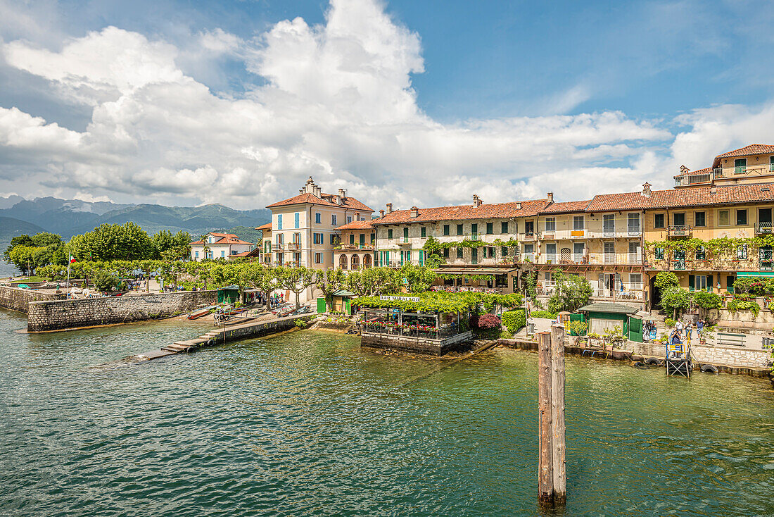 Isola dei Pescatori im Lago Maggiore, von der Seeseite gesehen, Piemont, Italien