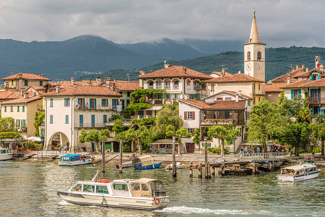 Isola dei Pescatori im Lago Maggiore, von der Seeseite gesehen, Piemont, Italien