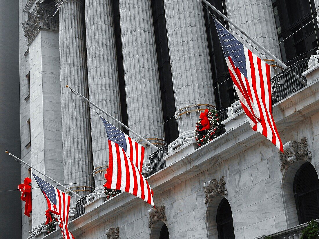 Die New York Stock Exchange (NYSE, Spitzname „The Big Board“) ist eine amerikanische Börse mit Sitz in 11 Wall Street, Lower Manhattan, New York City, New York.