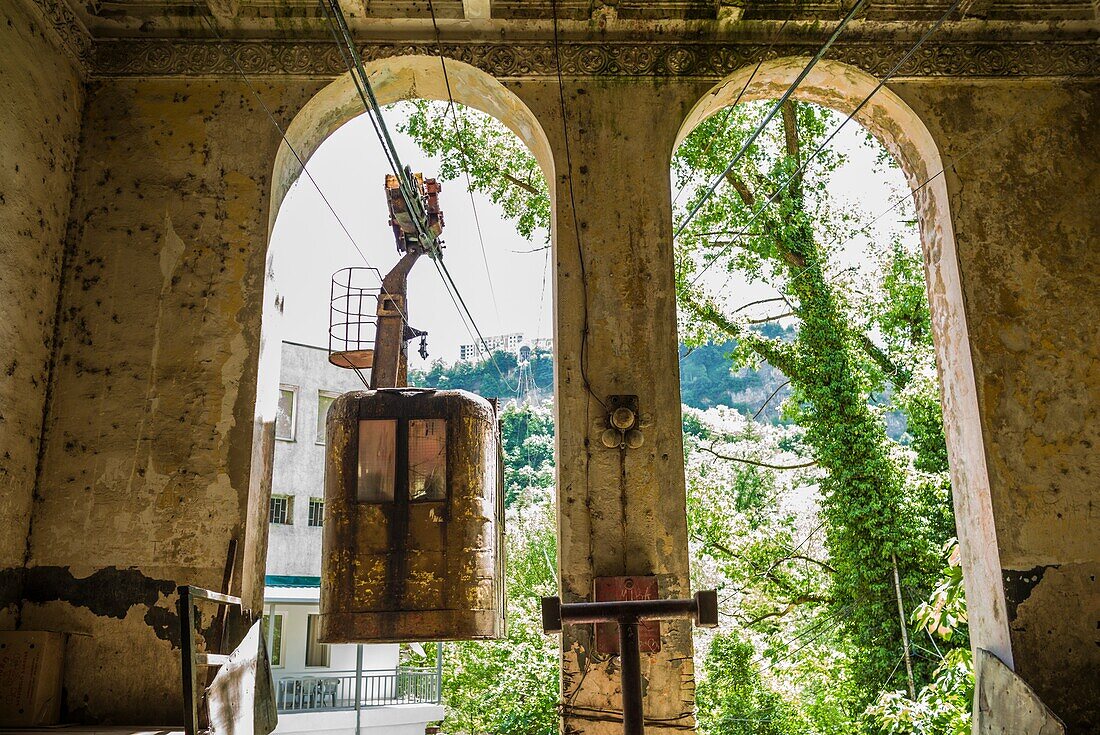 Georgien, Tschiatura, Seilbahn aus der Sowjetzeit in die Bergbaustadt.