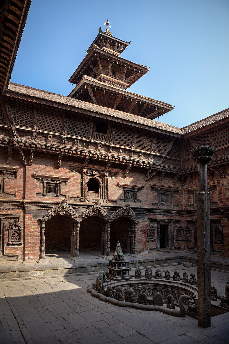 Inner courtyard with ritual pool at Taleju Temple (Patan Museum), Durbar Square, Patan, Lalitpur, Nepal, Himalayas, Asia