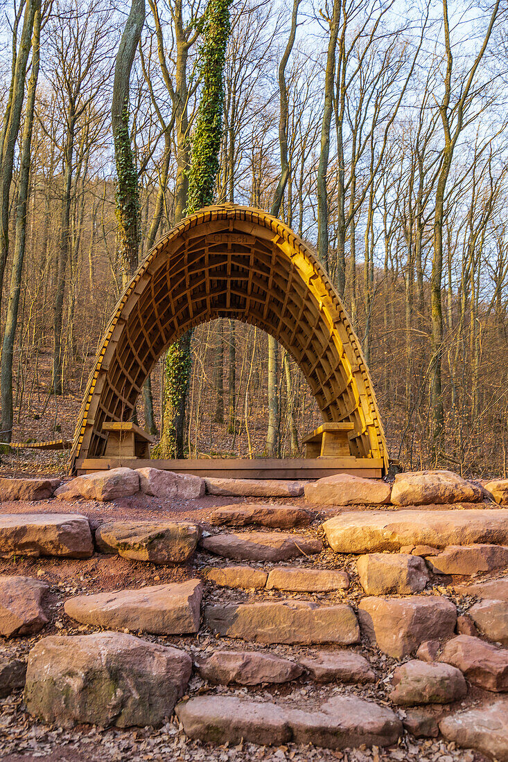 Hütte aus Keschteholz bei Birkweiler, Pfälzerwald, Südwestpfalz, Rheinland-Pfalz, Deutschland, Europa