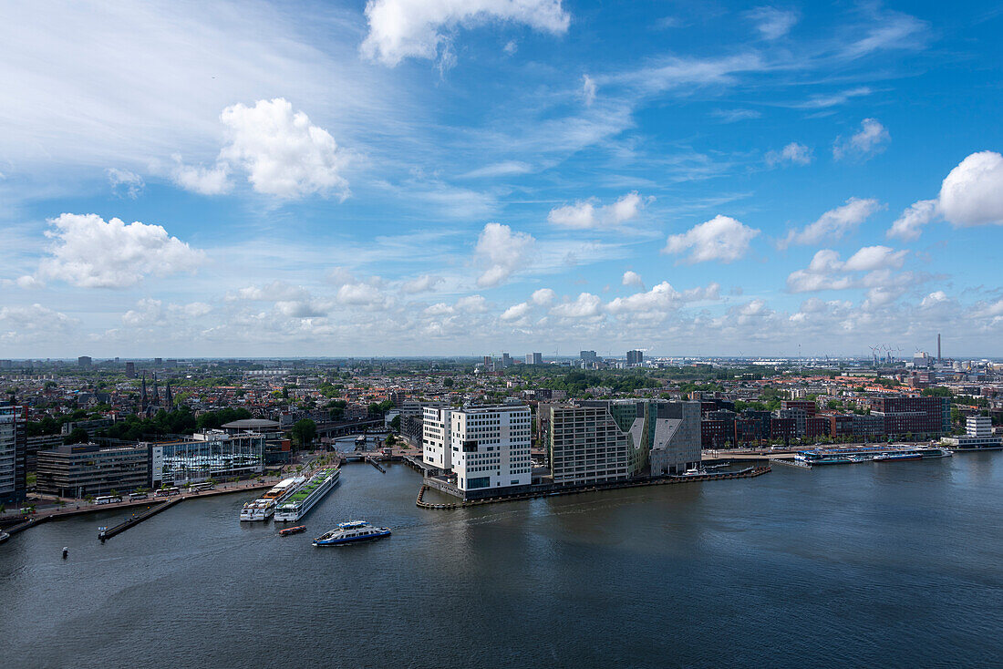 Blick vom A’DAM Tower auf Amsterdam, Stadtteil Noord, Amsterdam, Noord-Holland, Niederlande