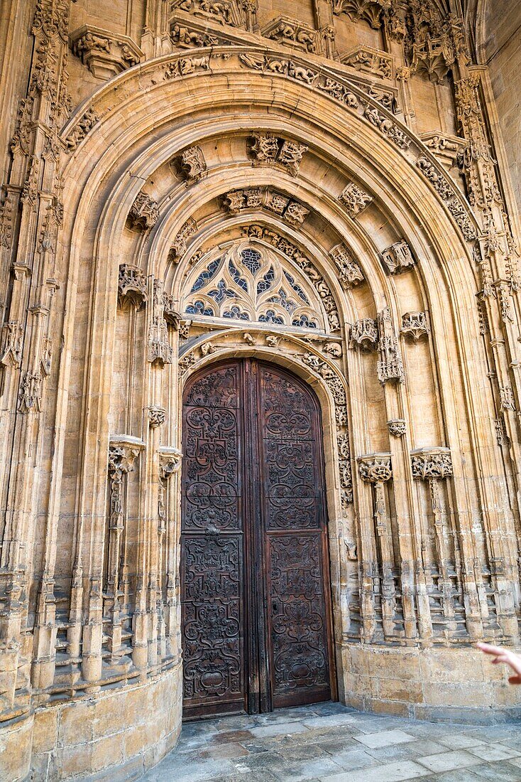 Portal der Kathedrale von San Salvador in Oviedo, Asturien, Spanien.