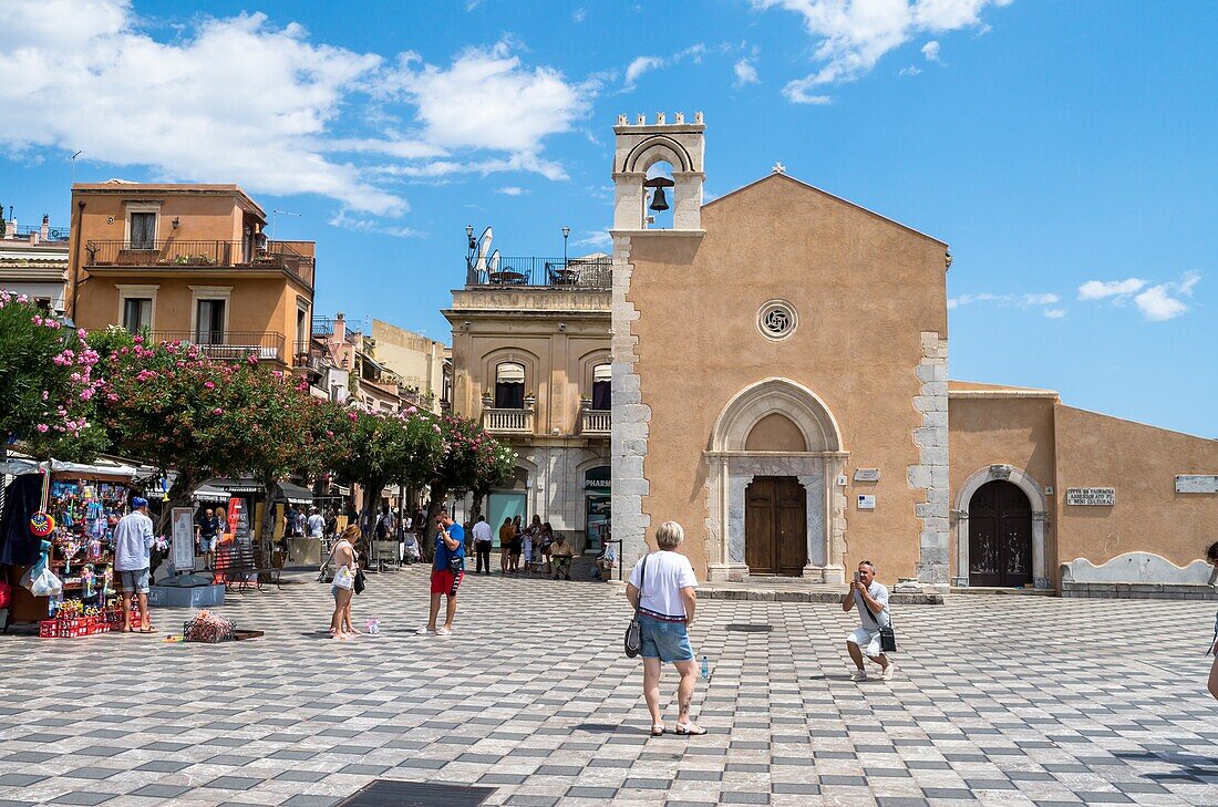 Sant'Agostino-Bibliothek, Taormina, Sizilien, Italien.