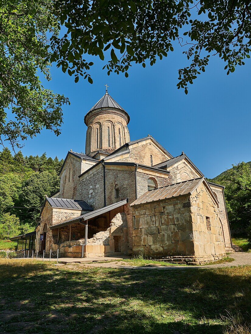 St.-Nikolaus-Kirche im historischen mittelalterlichen Kintsvisi-Kloster Georgisch-Orthodoxer Klosterkomplex, Region Shida Kartli, Georgia (Land).