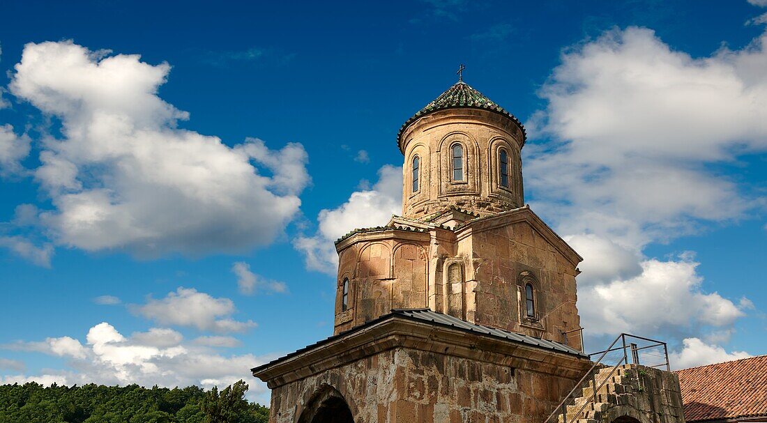 Georgisch-orthodoxe Kirche St. Nikolaus in Gelati, 13. Der mittelalterliche Klosterkomplex von Gelati in der Nähe von Kutaisi in der Region Imereti im Westen Georgiens (Land). Eine UNESCO-Welterbestätte.