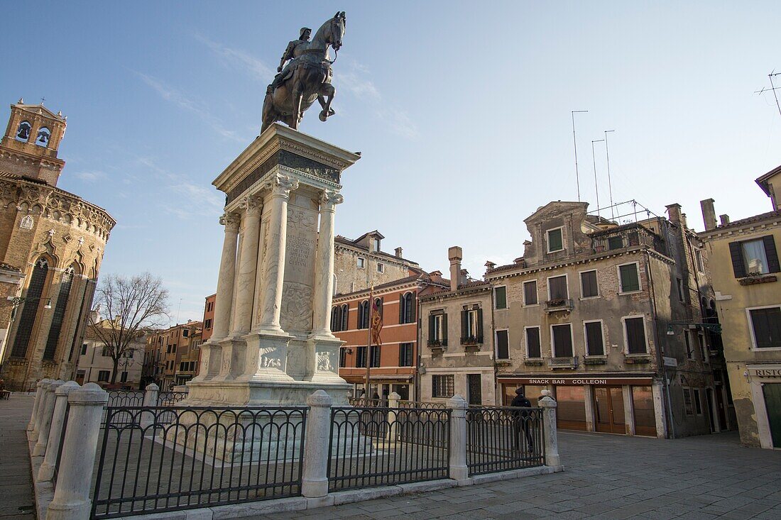 Venedig, Venetien, Italien: Statue von Bartolomeo Colleoni außerhalb von Santi Giovanni e Paolo im Castello, Venedig.