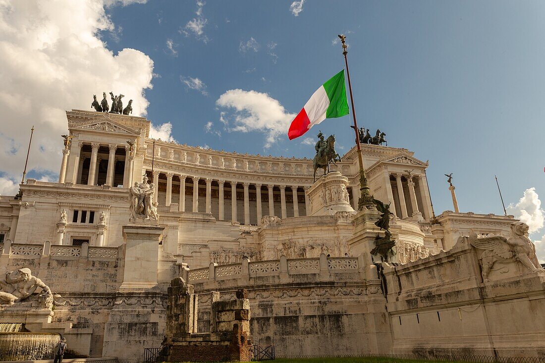 Der Altar des Vaterlandes ist ein Denkmal, das zu Ehren von Victor Emmanuel, dem ersten König eines vereinten Italiens, in Rom, Italien, errichtet wurde.
