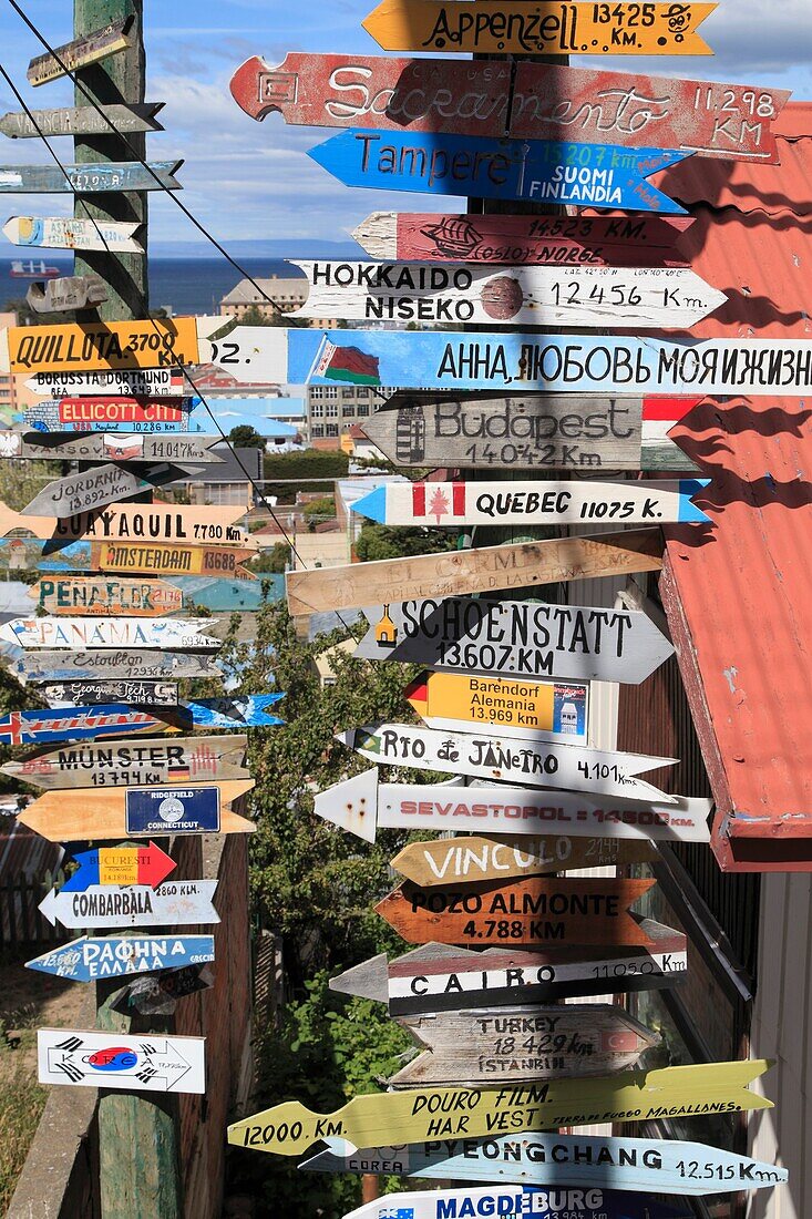 Chile, Magallanes, Punta Arenas, Zeichen von Entfernungen.