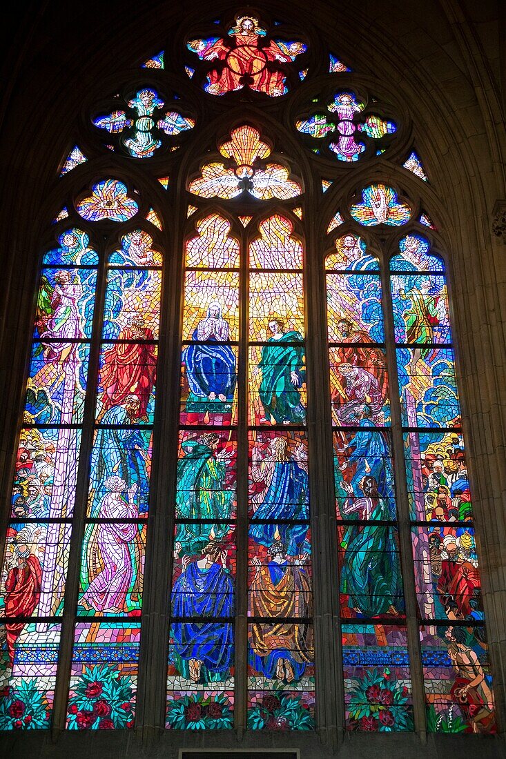 Glasfenster, St.-Veits-Dom, Prager Burg, Prag, Tschechische Republik.