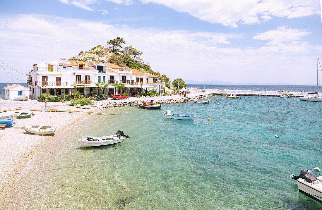 Kokkari, Altstadt mit Hafen auf der Insel Samos in Griechenland