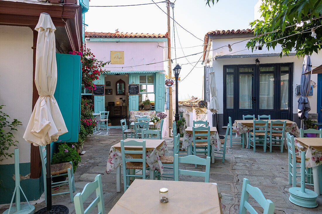 Taverna on the Platia of Vourliotes in the north of the island of Samos in Greece