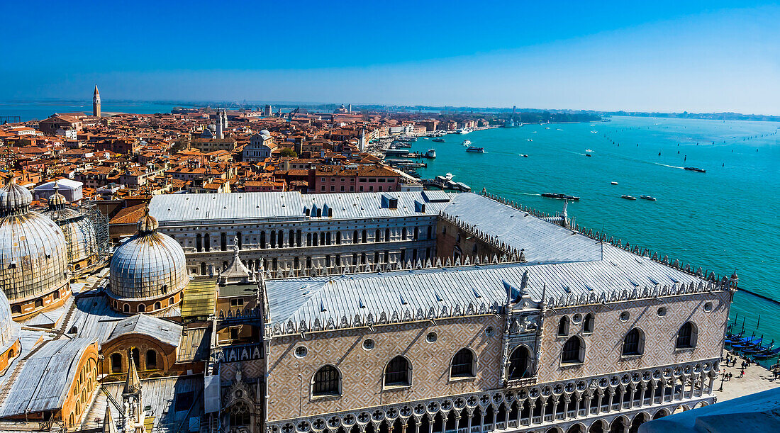Markusdom, Dogenpalast und Canal Grande, Venedig, Italien