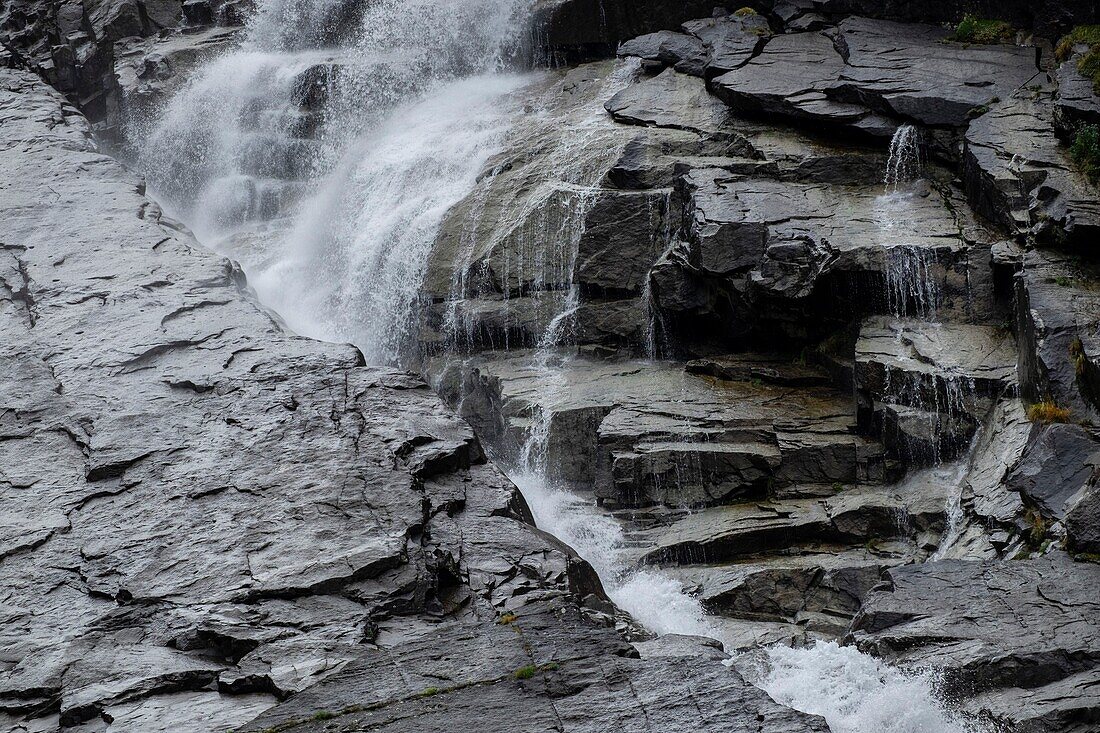 Nerech-Wasserfall, Val de Valier - Riberot-Tal, Regionaler Naturpark Ariège-Pyrenäen, Pyrenäen, Frankreich.