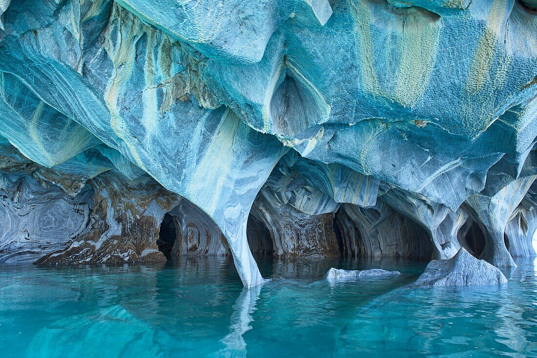 Die surrealen Marmorhöhlen (Capilla de Marmol), Rio Tranquilo, Aysen, Patagonien, Chile.