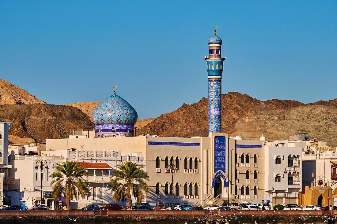 Sultanat Oman, Muscat, die Corniche von Muttrah, die Altstadt von Muscat, Gebäude am Wasser.