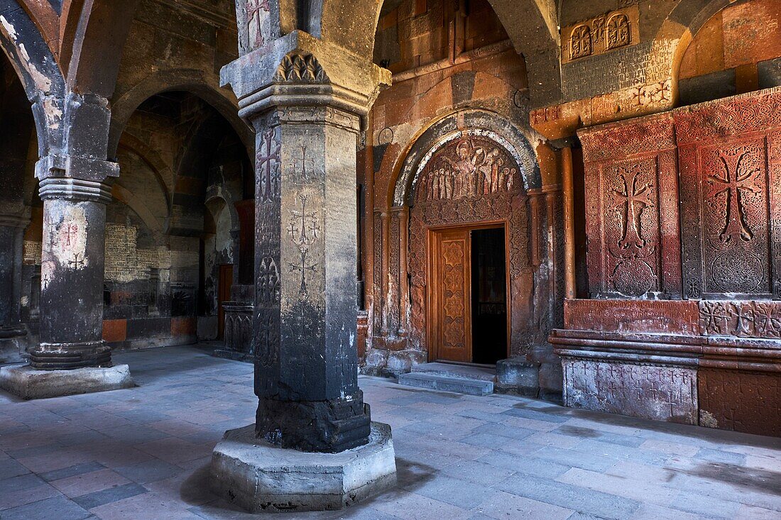 Armenie,province d'Aragatsotn,eglise d'Hovhannavank / Armenia,Aragatsotn province,Hovhannavank church.
