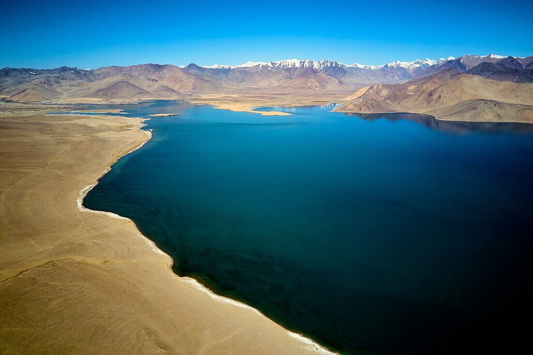 Tadschikistan, Zentralasien, Gorno Badakhshan, Pamir, Wakhan-Tal, die Pamir-Autobahn, Karakul-See von oben.