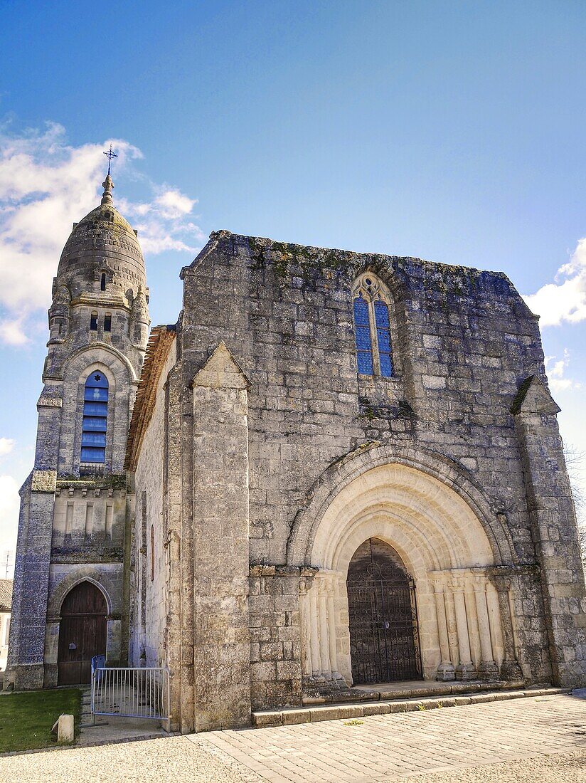 Kirche Saint Andre de Pellegrue, Pellegrue, Departement Gironde, New Aquitaine, Frankreich.