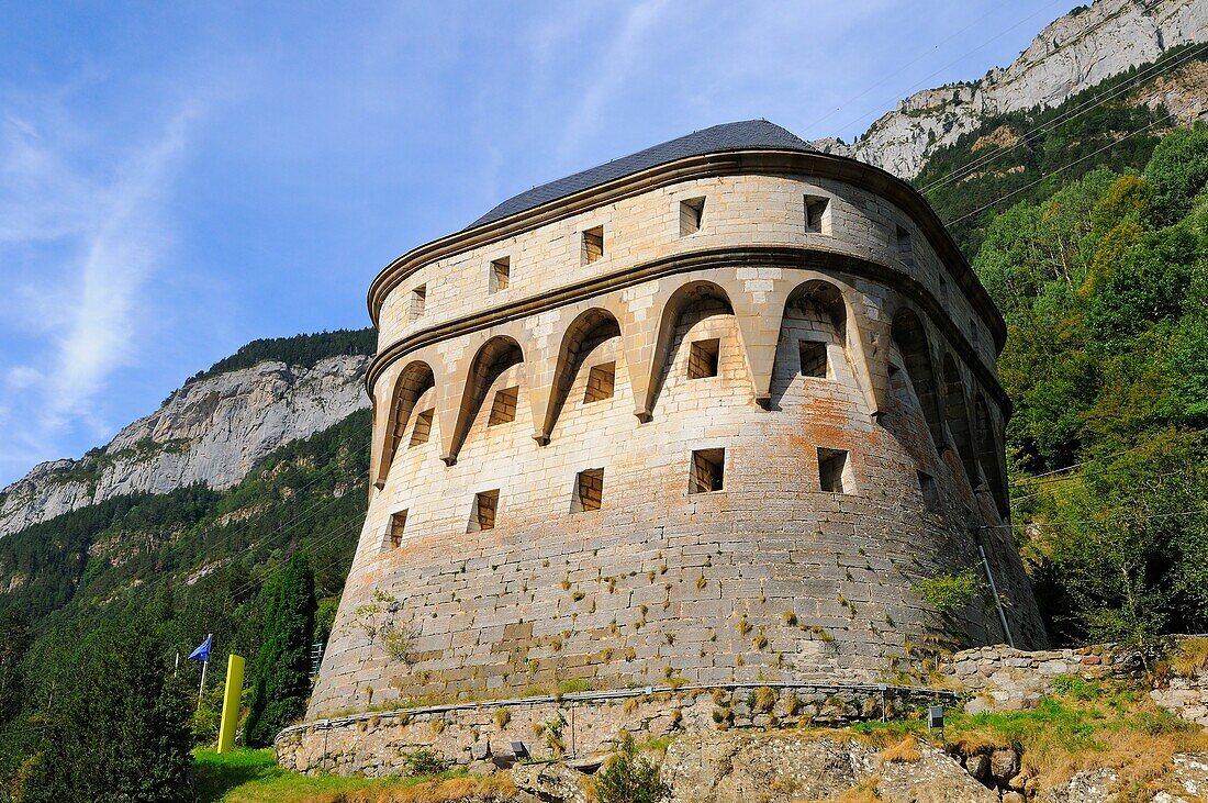 Los Fusileros-Turm. Pirineos-Gebirge. Canfranc. Provinz Huesca. Aragon. Spanien