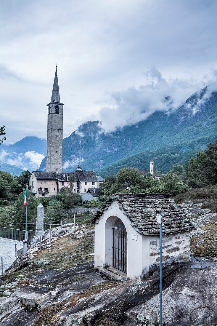 Glockenturm (Campanile), Chiesa, Montecrestese, Val d'Ossola, VCO (Verbano-Cusio-Ossola), Piemont, Italien, Europa