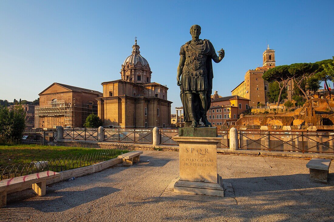 Statue of Julius Caesar, Fori Imperiali, UNESCO World Heritage Site, Rome, Lazio, Italy, Europe