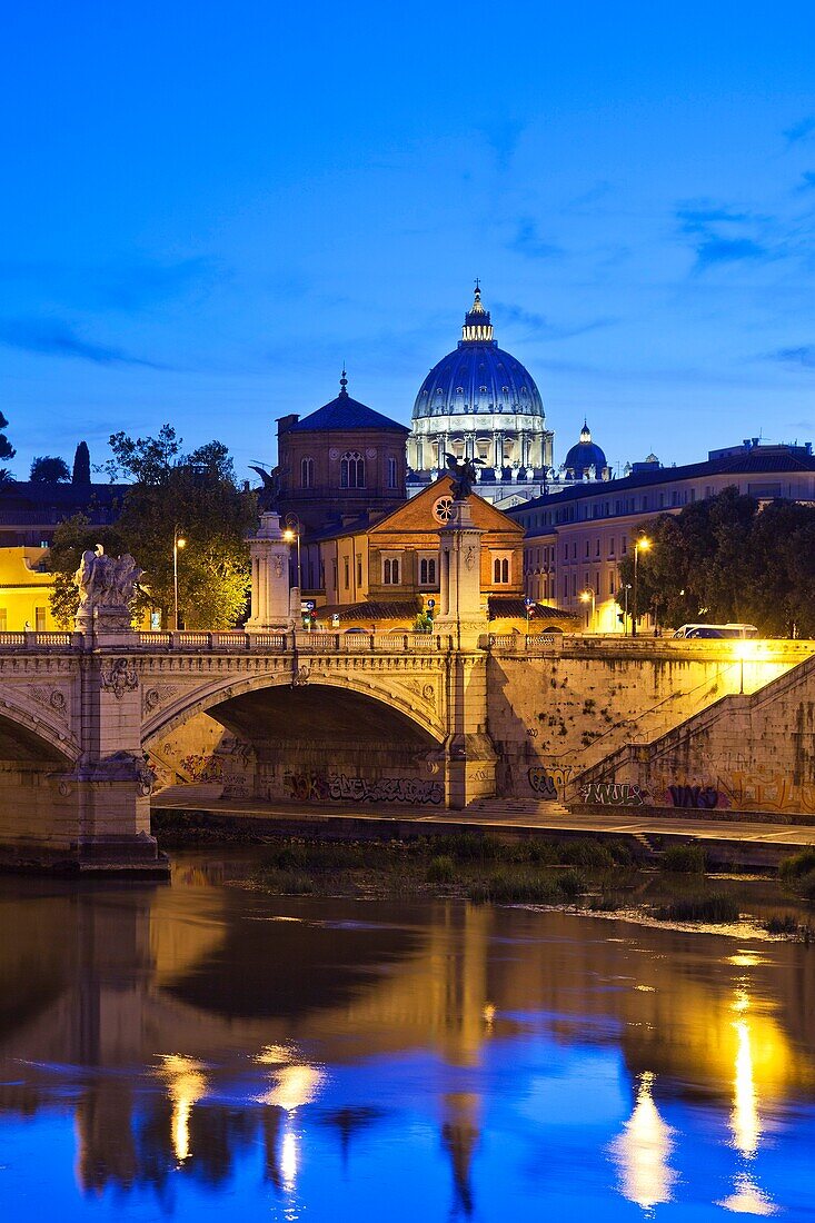 River Tiber and St. Peter's Basilica, Vatican City, UNESCO World Heritage Site, Rome, Lazio, Italy, Europe