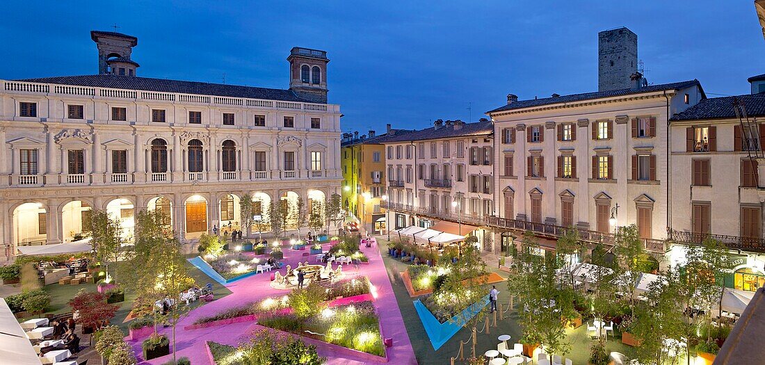 Piazza Vecchia, Bergamo, Lombardia (Lombardy), Italy, Europe